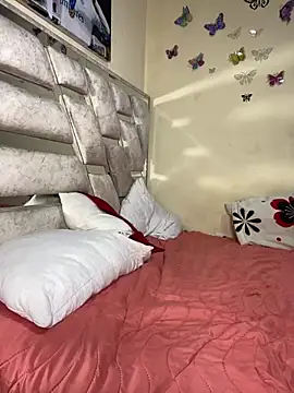 Snapshot of Vliacoooper2 chatting on October 19, 2025, 5:54 am Vliacoooper2 online show from October 19, 2025, 5:54 am