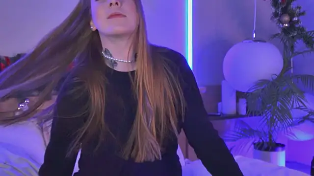 Snapshot of MiaEuphoria_ chatting on December 16, 2025, 3:55 am MiaEuphoria online show from December 16, 2025, 3:55 am