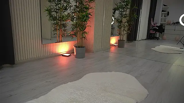 Snapshot of EmmaBlanco chatting on February 24, 2026, 7:48 pm EmmaBlanco online show from February 24, 2026, 7:48 pm