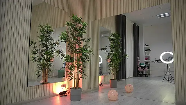 Snapshot of EmmaBlanco chatting on February 28, 2026, 7:35 pm EmmaBlanco online show from February 28, 2026, 7:35 pm