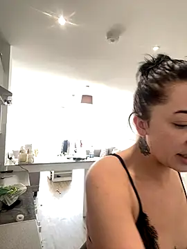 ItsCOCOx online show from October 28, 2025, 11:20 am