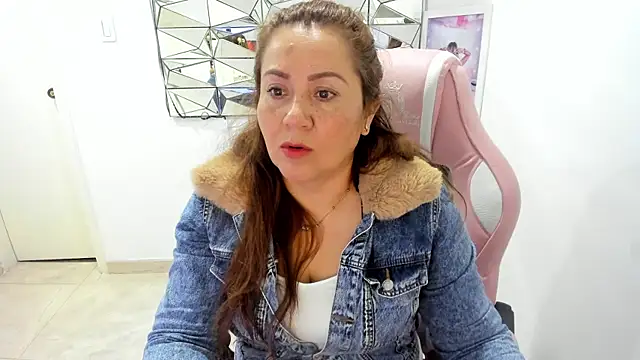 Snapshot of camixxx_m chatting on April 21, 2026, 12:34 pm camixxx m online show from April 21, 2026, 12:34 pm