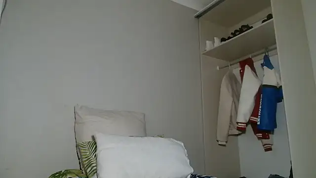 Snapshot of KinkyJ_ chatting on October 1, 2025, 5:17 pm KinkyJ online show from October 1, 2025, 5:17 pm