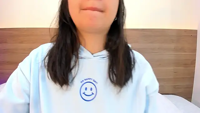 thamiina  online show from April 17, 2026, 11:46 am