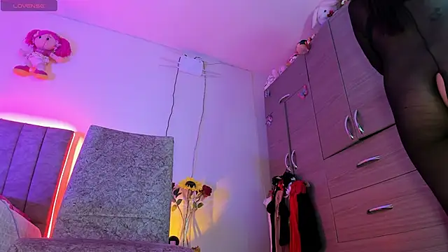 hot Dariana pantyhose online show from April 5, 2026, 1:51 pm