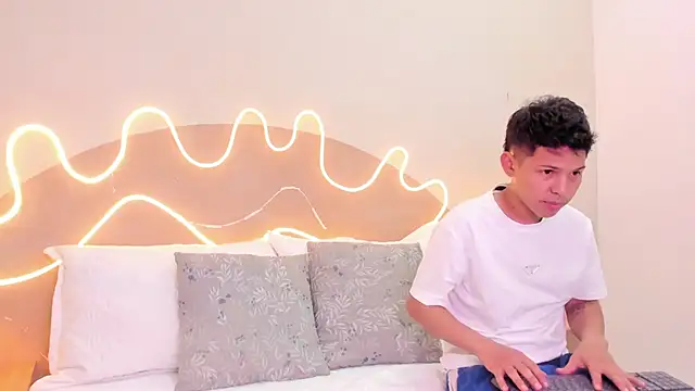 Enrrixxx  online show from November 5, 2025, 12:25 am