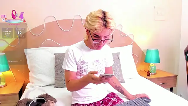 Enrrixxx  online show from November 27, 2025, 10:10 pm