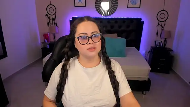 Snapshot of LolaVillalobos chatting on April 24, 2026, 12:40 pm LolaVillalobos online show from April 24, 2026, 12:40 pm