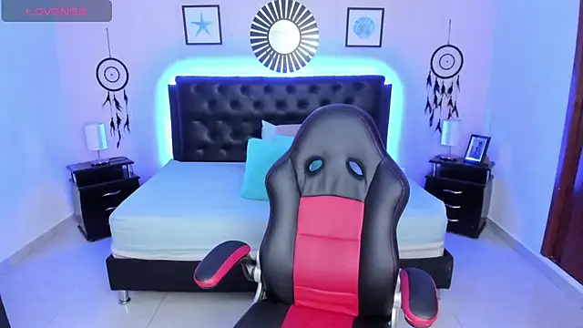 LolaVillalobos online show from November 8, 2025, 1:47 pm