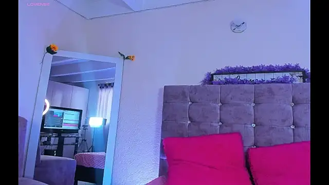 Snapshot of karol_rose chatting on September 23, 2025, 8:49 pm karol rose online show from September 23, 2025, 8:49 pm