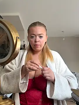 Snapshot of KaylaTrudi chatting on November 18, 2025, 11:02 am KaylaTrudi online show from November 18, 2025, 11:02 am