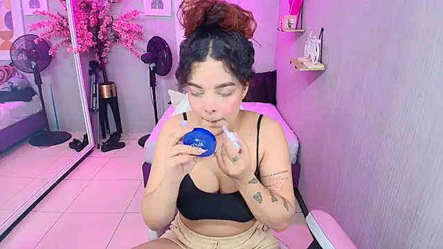 Snapshot of Maggy_t18 chatting on May 16, 2026, 3:38 am Maggy t18 online show from May 16, 2026, 3:38 am