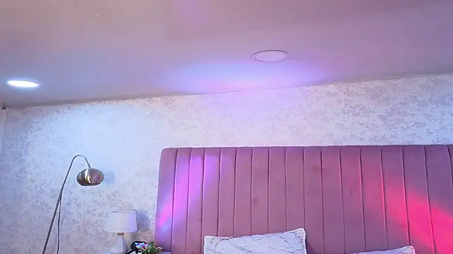 Snapshot of ZoeBenneti chatting on September 19, 2025, 4:38 am ZoeBenneti online show from September 19, 2025, 4:38 am