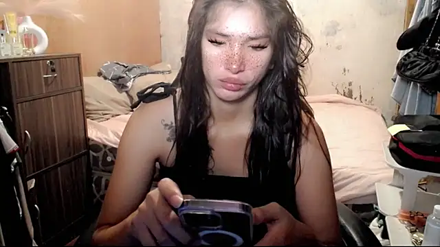 Snapshot of Cutierhyxx chatting on May 15, 2026, 10:35 am Cutierhyxx online show from May 15, 2026, 10:35 am