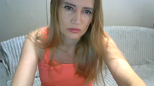 JessFoxxx online show from February 13, 2026, 4:01 am