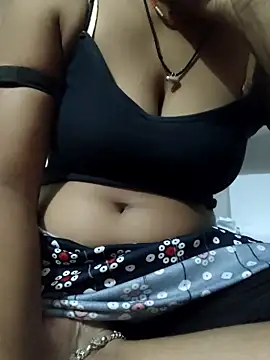 Snapshot of Desi_couple305 chatting on October 30, 2025, 12:47 pm Desi couple305 online show from October 30, 2025, 12:47 pm