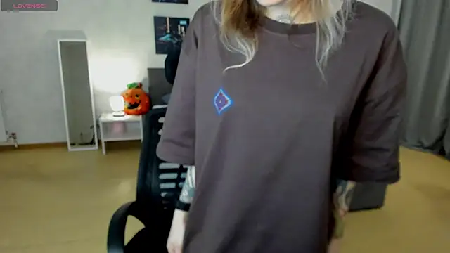 Snapshot of tattoo_art_baby chatting on November 7, 2025, 1:43 am tattoo art baby online show from November 7, 2025, 1:43 am