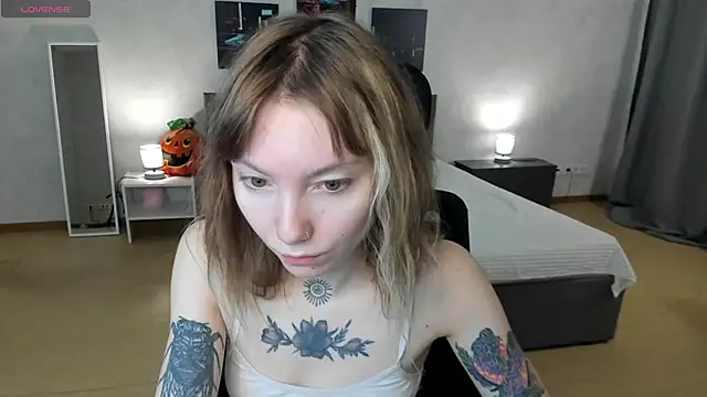 Snapshot of tattoo_art_baby chatting on November 6, 2025, 1:31 am tattoo art baby online show from November 6, 2025, 1:31 am