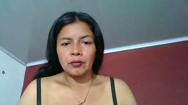 DianaOchoa  online show from November 4, 2025, 7:39 pm