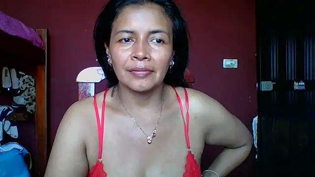 DianaOchoa  online show from October 2, 2025, 8:12 pm