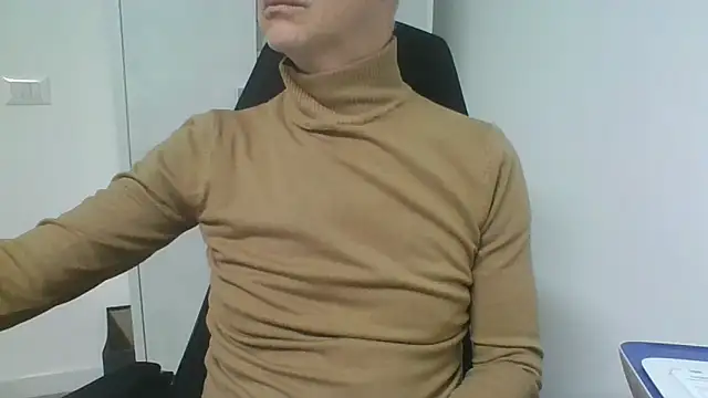 Snapshot of Sensor2000 chatting on December 17, 2025, 7:46 am Sensor2000 online show from December 17, 2025, 7:46 am