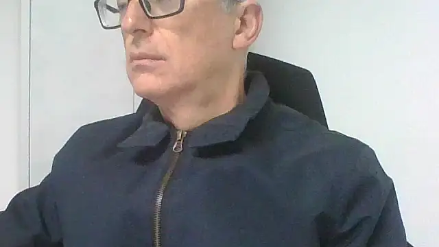 Snapshot of Sensor2000 chatting on December 15, 2025, 7:47 am Sensor2000 online show from December 15, 2025, 7:47 am