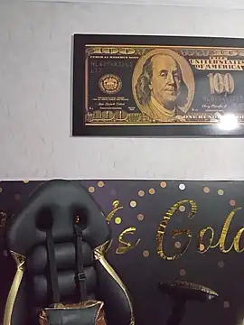 candy  fox  online show from November 27, 2025, 11:54 am