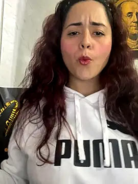 candy  fox  online show from September 28, 2025, 9:55 pm