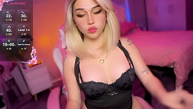 Snapshot of SarasayTS chatting on December 21, 2025, 6:53 pm SarasayTS online show from December 21, 2025, 6:53 pm