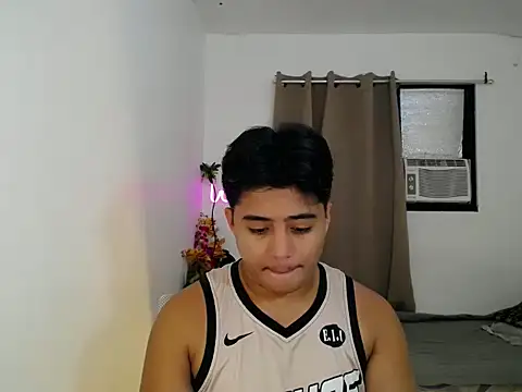 Snapshot of Hugecock2hundle_intown chatting on November 16, 2025, 9:25 am Hugecock2hundle intown online show from November 16, 2025, 9:25 am