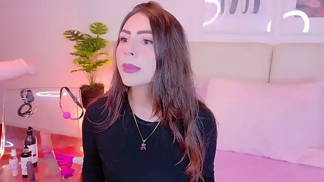 Snapshot of Heraa_Piett chatting on September 21, 2025, 11:59 am Heraa Piett online show from September 21, 2025, 11:59 am