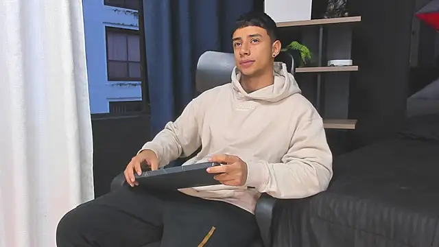 jaze bradley online show from December 20, 2025, 11:13 am