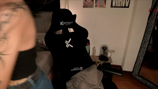 Snapshot of Nati____ chatting on October 30, 2025, 4:22 am Nati online show from October 30, 2025, 4:22 am