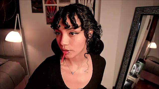 Snapshot of Nati____ chatting on November 7, 2025, 5:23 am Nati online show from November 7, 2025, 5:23 am