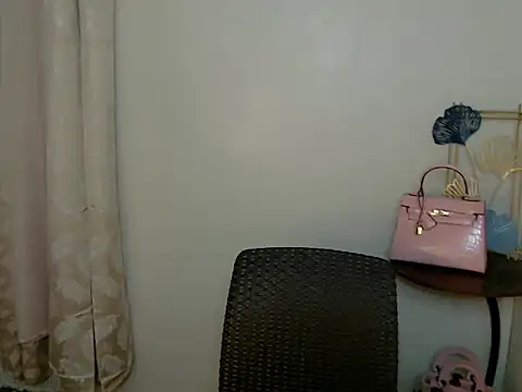 Annaloula online show from November 19, 2025, 1:33 pm