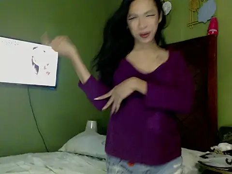 Snapshot of Annaloula chatting on October 15, 2025, 3:53 pm Annaloula online show from October 15, 2025, 3:53 pm