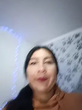 Snapshot of lunna_07 chatting on January 8, 2026, 11:00 pm lunna 07 online show from January 8, 2026, 11:00 pm