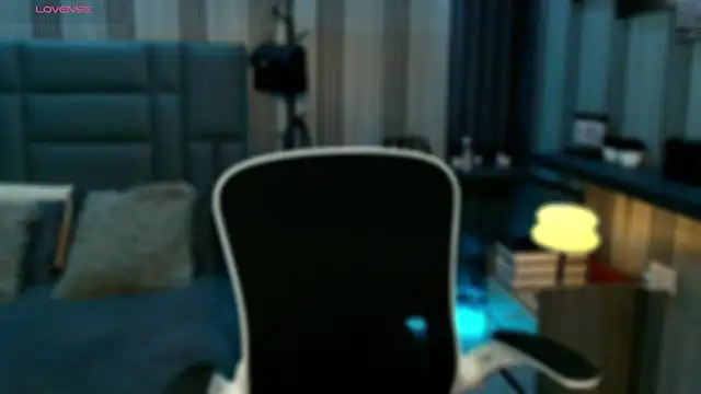 Snapshot of Huntress_xxx chatting on February 3, 2026, 2:00 am Huntress xxx online show from February 3, 2026, 2:00 am