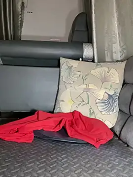 meiiijr55 online show from April 18, 2026, 3:42 am