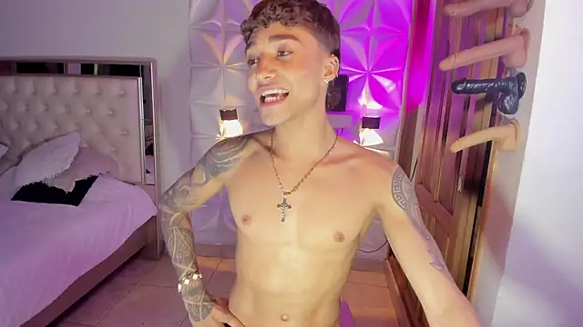 Snapshot of austin_rouse chatting on December 17, 2025, 7:02 am austin rouse online show from December 17, 2025, 7:02 am