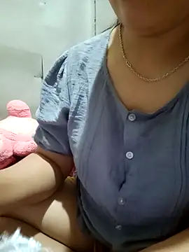 jienrrr online show from April 14, 2026, 10:04 pm