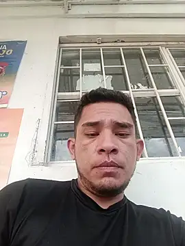 Snapshot of Andreshot911 chatting on October 25, 2025, 9:04 pm Andreshot911 online show from October 25, 2025, 9:04 pm