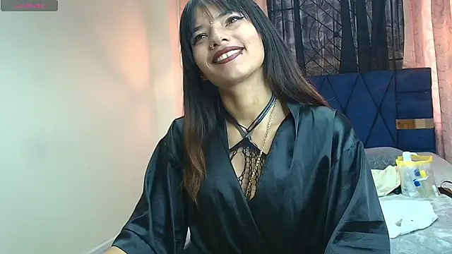 Mia Holly   online show from October 16, 2025, 7:44 pm
