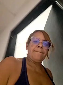 cristydirtyhot online show from April 10, 2026, 2:35 pm