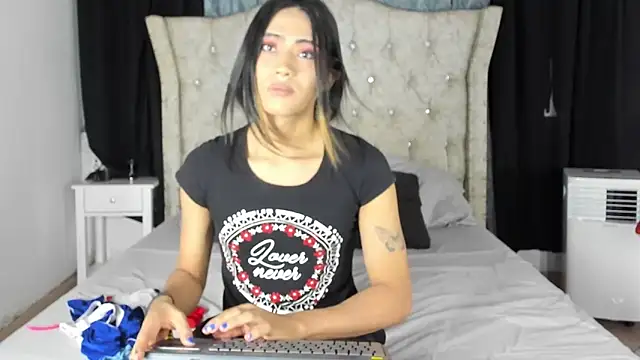 Snapshot of aleja_spearsx chatting on June 20, 2026, 12:10 pm aleja spearsx online show from June 20, 2026, 12:10 pm