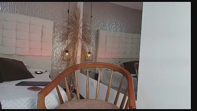 Snapshot of FGLuna chatting on November 15, 2025, 1:04 pm FGLuna online show from November 15, 2025, 1:04 pm