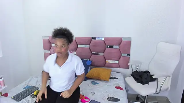 MiiaSmith   online show from November 24, 2025, 8:53 pm