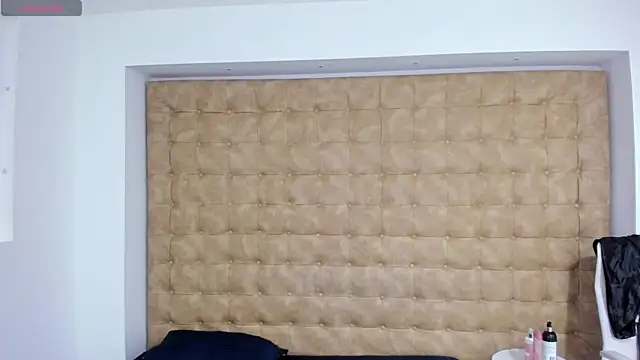 MiiaSmith   online show from November 13, 2025, 9:19 pm