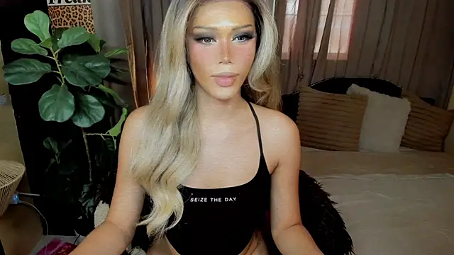 Candicebloom online show from April 7, 2026, 4:03 am