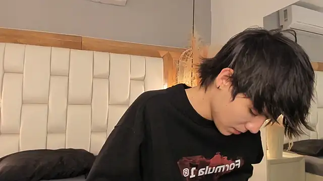 Snapshot of Daphne_And_Roger chatting on September 11, 2025, 11:32 am Daphne And Roger online show from September 11, 2025, 11:32 am